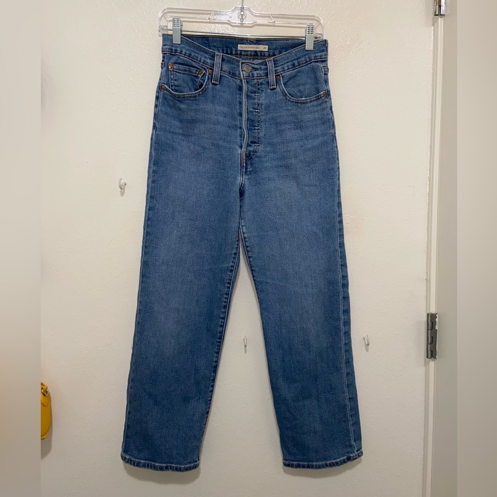 Levi’s W28 L27 Women’s Ribcage High Rise Straight Ankle Jeans in Medium Wash